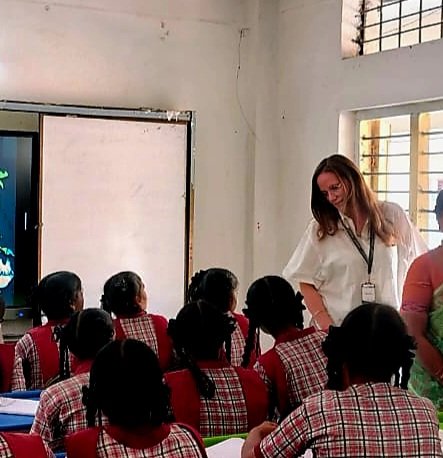 claireknee's tweet photo. Back to the office today after 2 weeks in Hyderabad for @Ideagen_   made progress for Think Big India that will support 1000 children from 4  schools -  so far we're building toilets, giving an IT lab, given shoes,  clothes and careers support  #hyderabad #India #CSR #CSRIndia https://t.co/jDnC4rStBu
