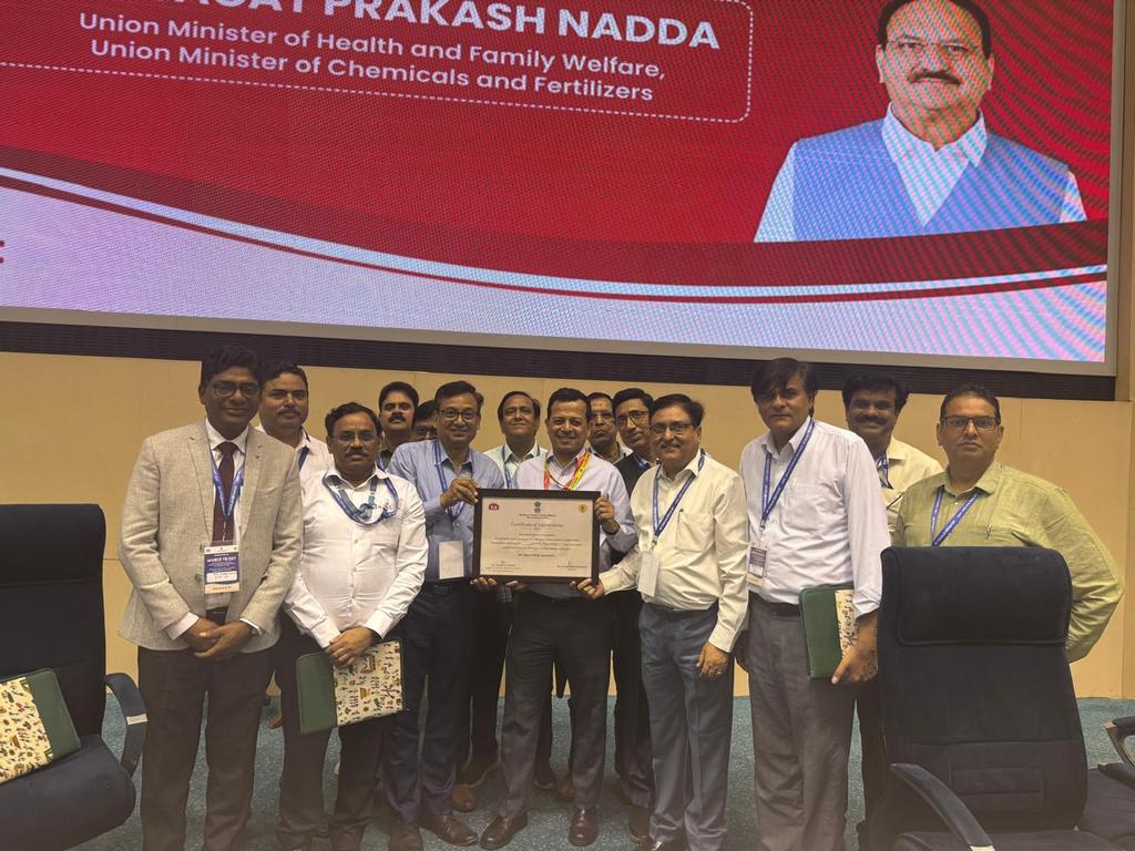 🏆 Uttar Pradesh was honoured for its exceptional efforts in the "100 DAYS TB MUKT BHARAT ABHIYAN", a significant step towards achieving the goal of TB Free India. 🌟💪

TB Haarega Desh Jeetega | Jan-Jan Ka Rakhein Dhyan, TB Mukt Bharat Abhiyaan 

💉 #TBFreeIndia #UttarPradesh