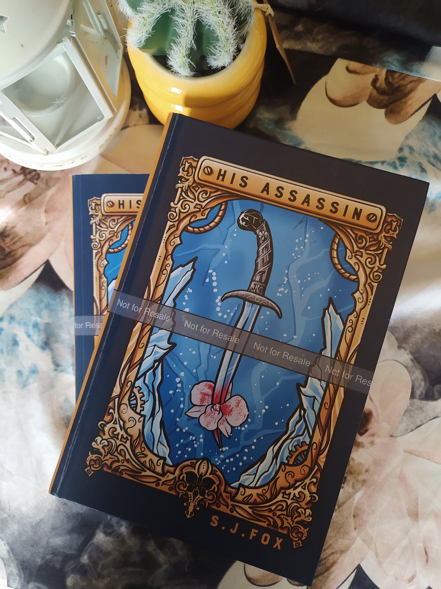 ElaraNorthwind's tweet photo. My book came out yesterday! 😌🗡️👑🖤 https://t.co/gzy1Gcrbk0