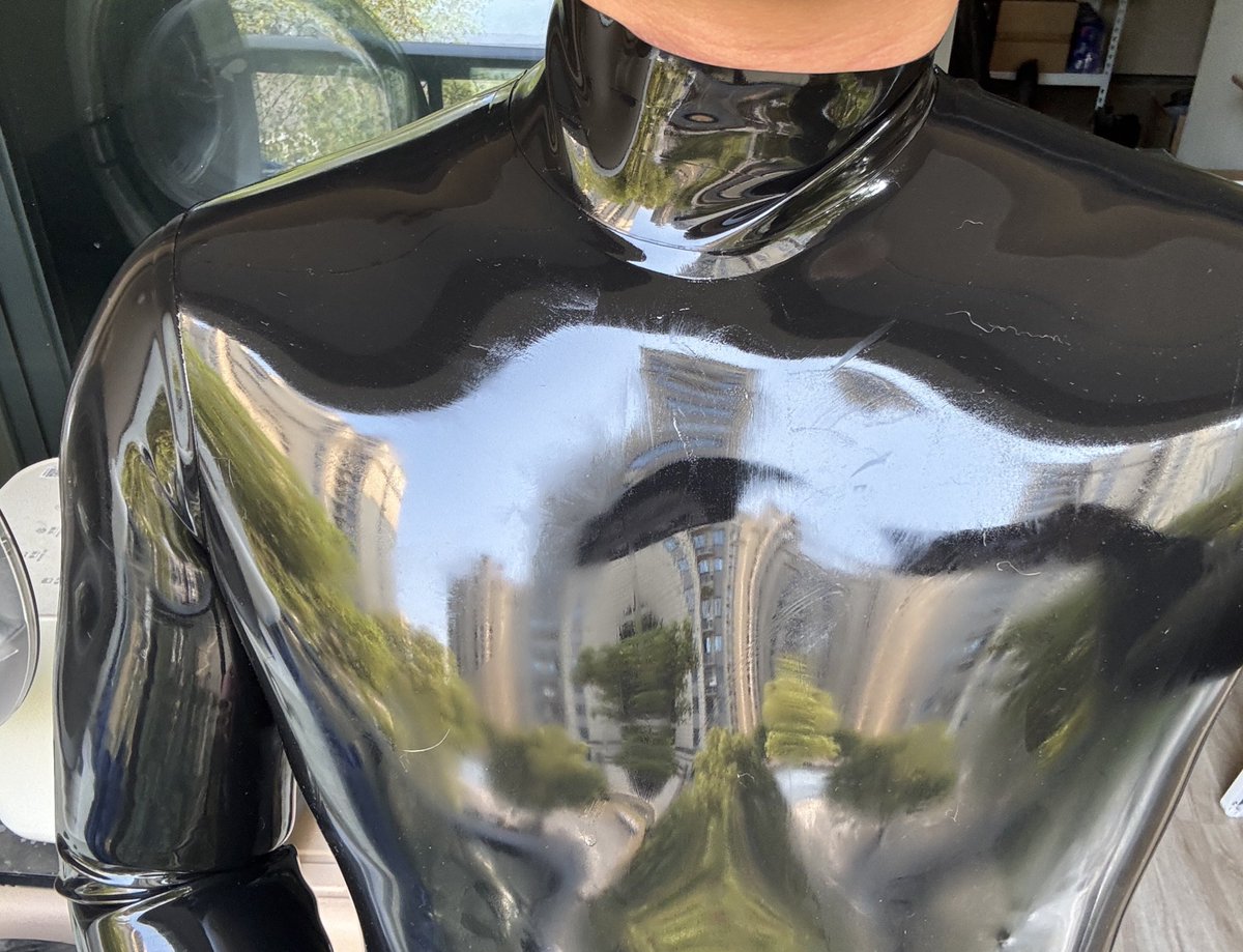 SHRubberFF's tweet photo. Shine🥰
#rubber #rubberman #rubberboy #rubbergay https://t.co/5zHEgtSI7K