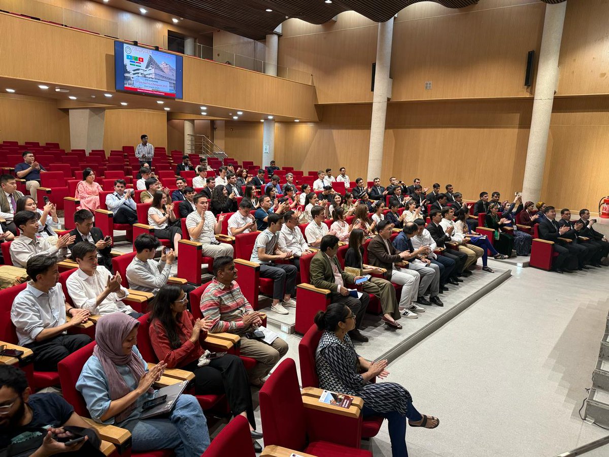 YASMinistry's tweet photo. The #CentralAsiaYouthDelegation visited IIT Delhi and gained insights into its pioneering research, technological advancements, and academic excellence. They explored the Central Research Facility, witnessing cutting-edge innovations driving progress across various fields. #CAYD https://t.co/WY89oNlLZz
