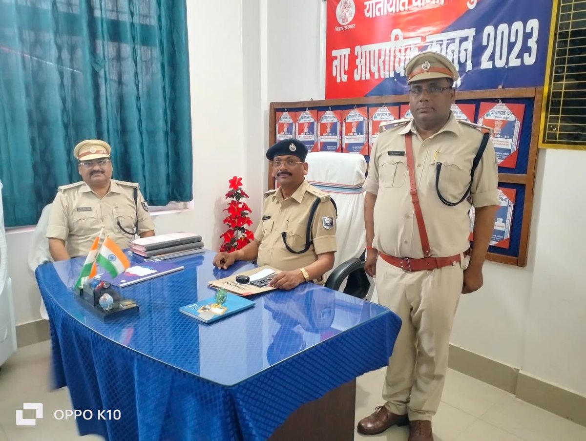 JamuiPolice's tweet photo. दिनांक 25.03.25 को पुलिस अधीक्षक, जमुई के द्वारा यातायात थाना का निरीक्षण किया गया, जिसमें थाना कार्यो की समीक्षा एवं सभी महत्वपूर्ण अभिलेखों का अवलोकन करते हुए नियमानुसार अभिलेखों के संधारण तथा थाना के विभिन्न पंजी का रख-रखाव के संबंध में आवश्यक दिशा-निर्देश दिए गए।
#jamuipolice https://t.co/oOL67CHOWE