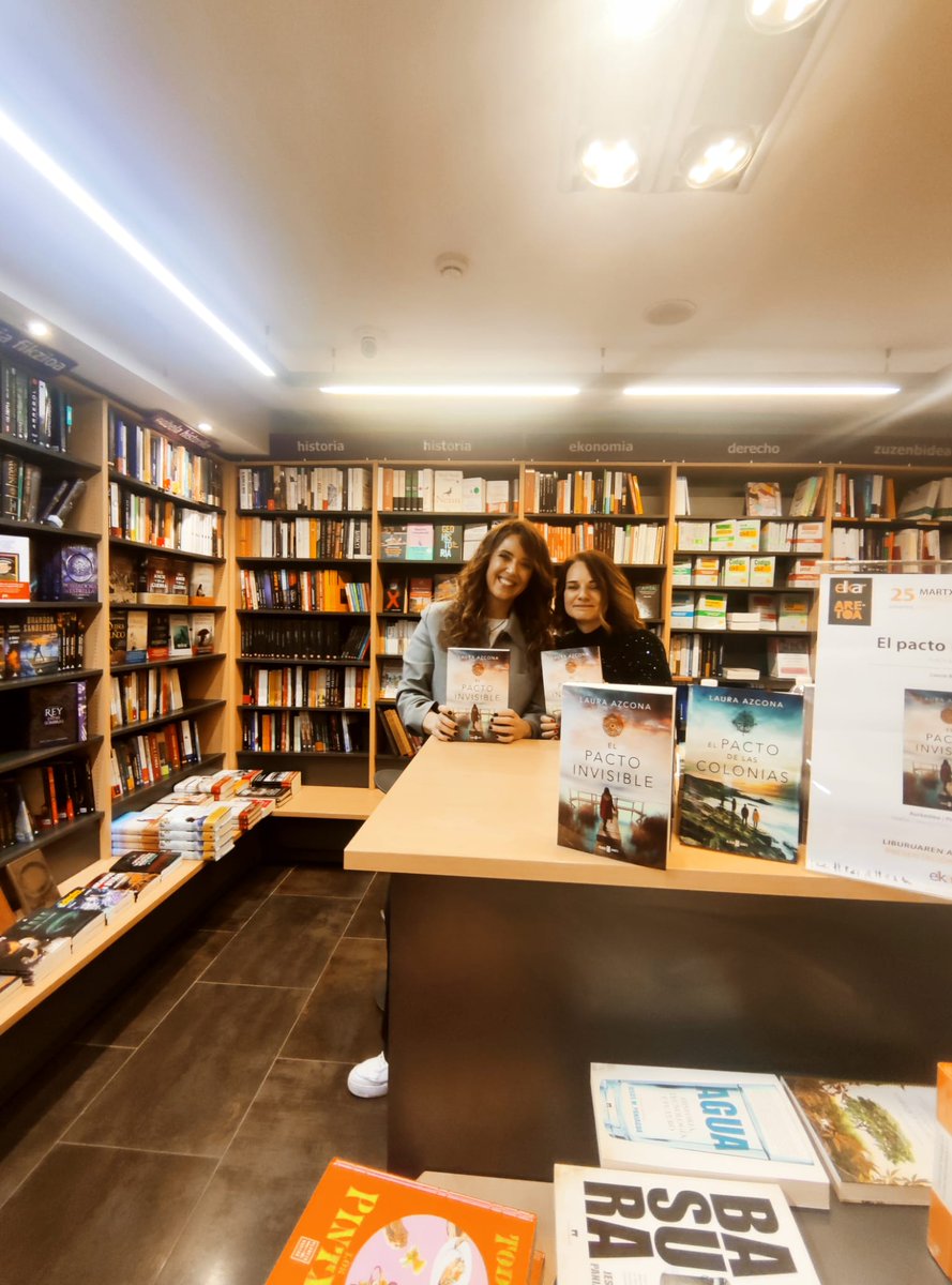 #elkarAretoa | Laura Azconaren atzoko aurkezpenak irudi hauek utzi zizkigun. Eskerrik asko bertaratu zinetenoi. 

La presentación de ayer de Laura Azcona nos dejó estás imágenes. Gracias por haber asistido.

#elkarbergarakalea <a href="/lauraazcona/">Laura Azcona</a>