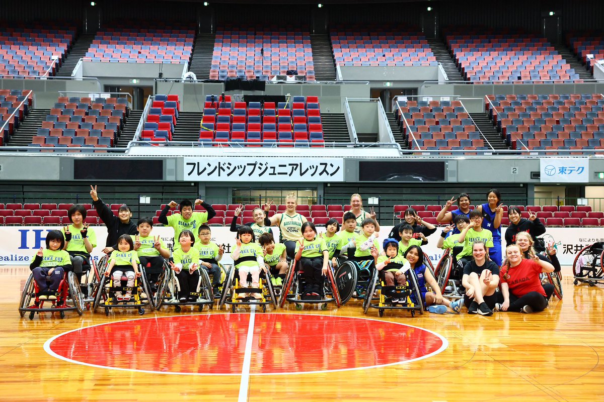 大阪カップを振り返ろう！⑥
団体向けに車いすバスケ体験会と、だれでも参加できるチャレンジコーナーを実施！
たくさんの方に実際に車いすバスケを体験していただきました✨
試合後には、肢体不自由のある子ども達を対象としたジュニアレッスンを開催！
車いすバスケを通して、選手と交流しました♪