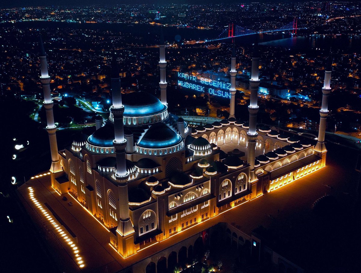 Ve vakit o gecedir ki,bütün geceler ona hayrân. Kalbinize düşen tüm duâlarınız kabul olsun. 

Kadir gecemiz mübarek olsun #KadirGecesi