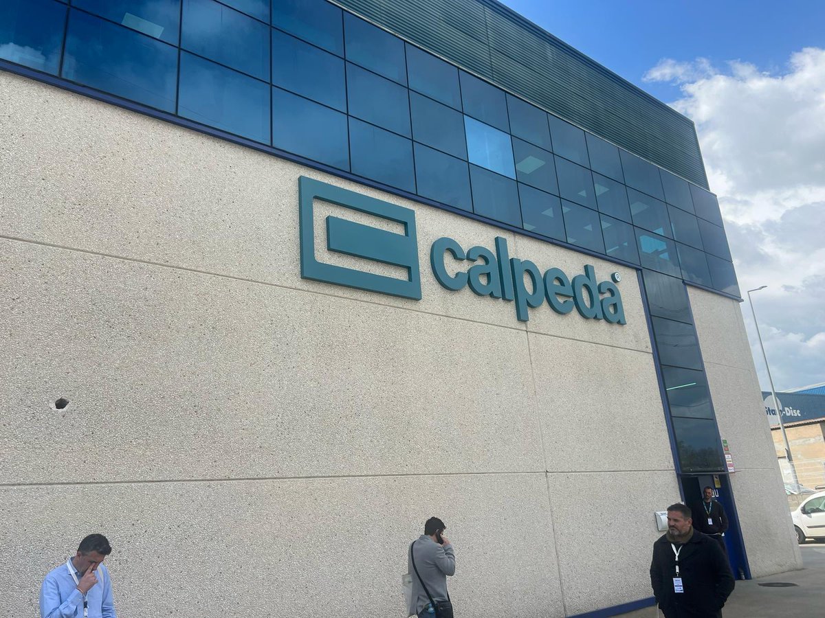 AERMEAsociacion's tweet photo. La Junta directiva de @AERMEAsociacion representada por Rafael Crespo y Antonio Caballero estuvo presente en la inauguración de las nuevas instalaciones de nuestro socio colaborador Calpeda.
Damos la enhorabuena a #Calpeda por estas magnífica dotaciones
#sociosaerme #PCI https://t.co/NlzxDKLVYu