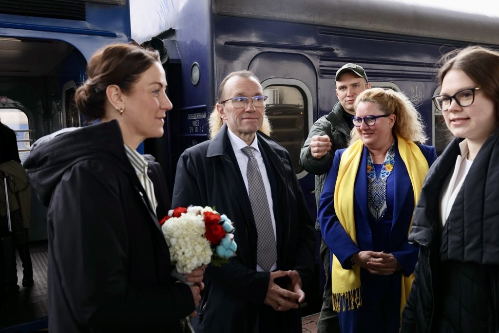 Today, I am in Ukraine with my colleague, 🇳🇴 Minister of Labour and Inclusion, Tonje Brenna.

We are here to express Norway’s steadfast support and long-term partnership with the people of Ukraine at a critical juncture. 🇺🇦🤝🇳🇴
 
<a href="/andrii_sybiha/">Andrii Sybiha 🇺🇦</a> <a href="/ZelenskyyUa/">Volodymyr Zelenskyy / Володимир Зеленський</a> <a href="/MFA_Ukraine/">MFA of Ukraine 🇺🇦</a>