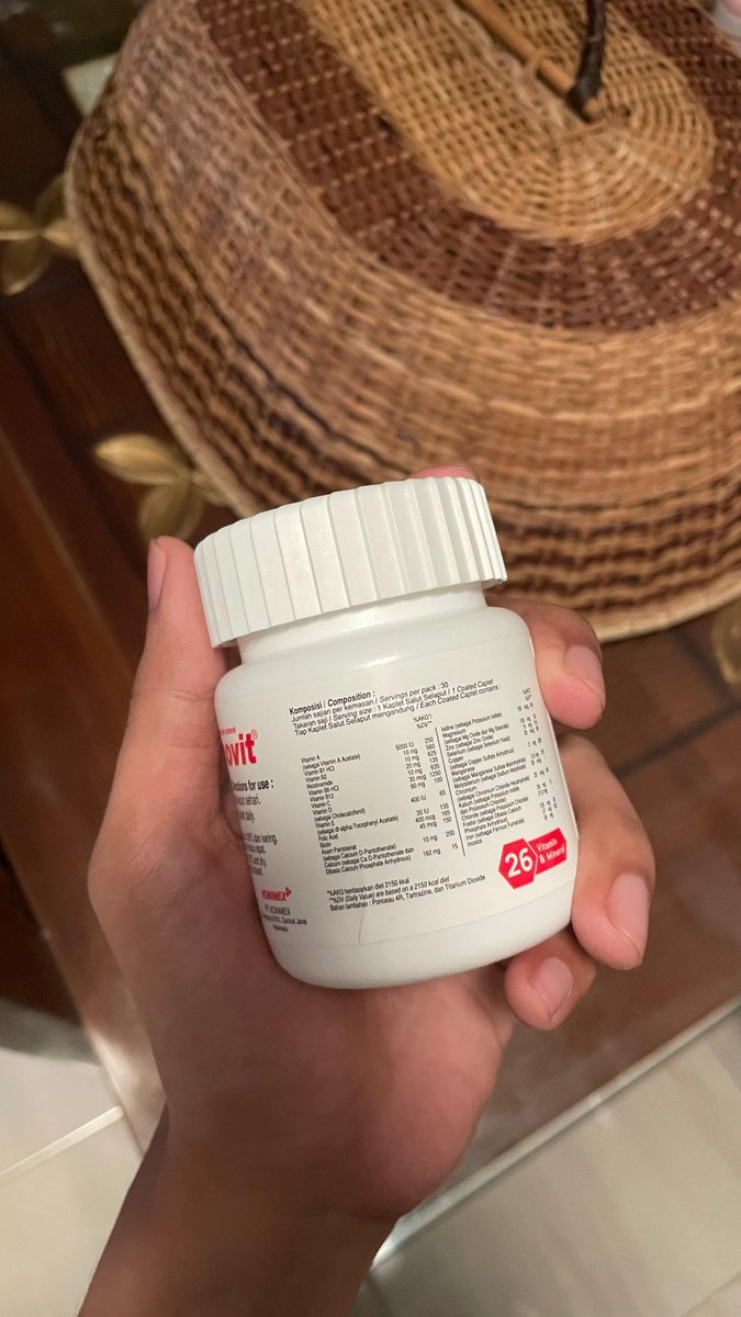 Adulting itu

Dikit-dikit pegel
Dikit-dikit cape
Dikit-dikit butuh multivitamin

Pernah coba ini-itu sampe akhirnya nemu Lengkapan Renovit, karna punya kandungan 26 vitamin dan mineral, ternyata works di badan bikin fit terus

Coba share juga dong multivitamin yg lu minum skrg