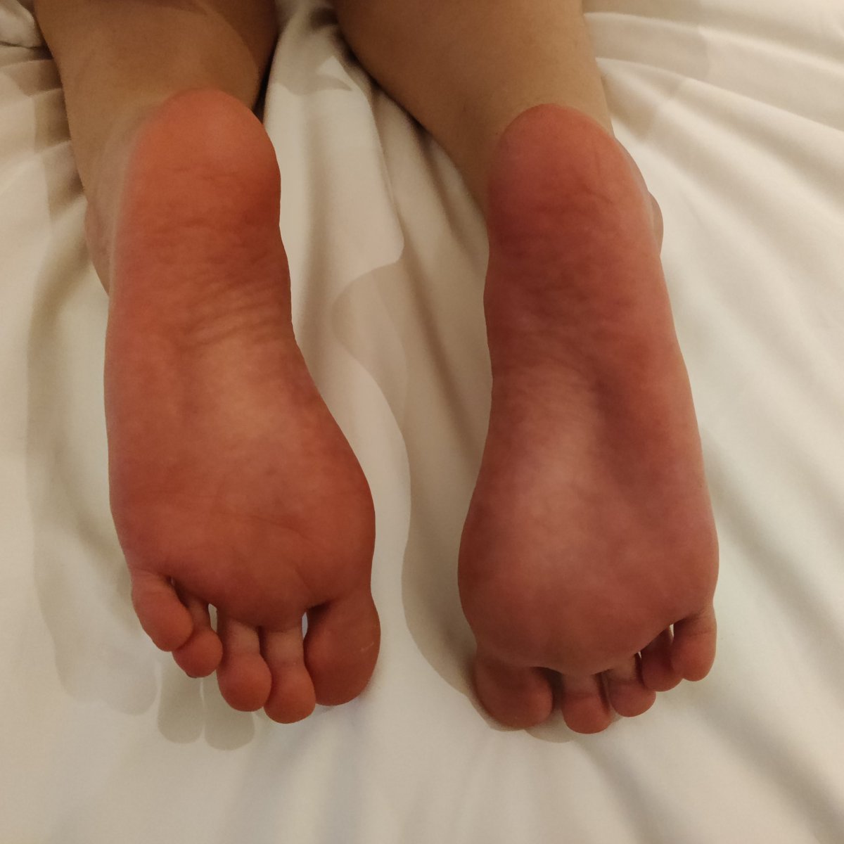 脚底微红
#挠脚心 #tickle #挠痒痒