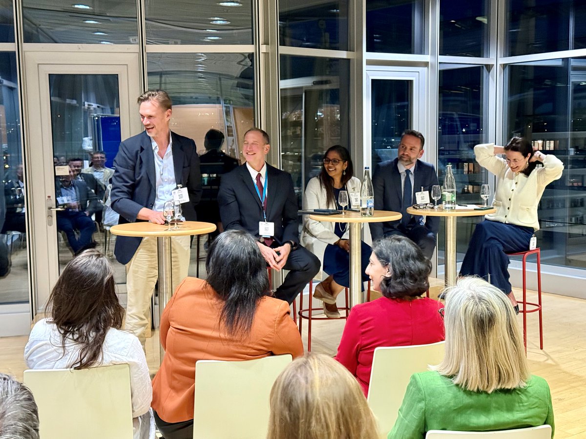 Swiss Peace and Human Rights (@swisspeacehr) on Twitter photo Insightful exchange on the future of #safeAI in humanitarian action at #HNPW2025, event co-hosted by 🇬🇧 &🇨🇭
<a href="/SwissPeaceHR/">Swiss Peace and Human Rights</a> is grateful to <a href="/CDACN/">CDAC Network</a>, UNHCR <a href="/Refugees/">UNHCR, the UN Refugee Agency</a>, <a href="/turinginst/">The Alan Turing Institute</a> & Humanitarian AI Advisory for sharing their expertise on opportunities, risks & principled solutions 🌍✨ Insightful exchange on the future of #safeAI in humanitarian action at #HNPW2025, event co-hosted by 🇬🇧 &🇨🇭
<a href="/SwissPeaceHR/">Swiss Peace and Human Rights</a> is grateful to <a href="/CDACN/">CDAC Network</a>, UNHCR <a href="/Refugees/">UNHCR, the UN Refugee Agency</a>, <a href="/turinginst/">The Alan Turing Institute</a> & Humanitarian AI Advisory for sharing their expertise on opportunities, risks & principled solutions 🌍✨