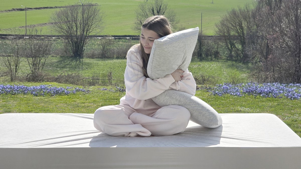 bsensibleES's tweet photo. ¡Enamórate aún más de la gama NaturZinc® con la línea Casual! Descubre sus sábanas, fundas de almohadas y fundas nórdicas y descansa con estilo.

Su tejido, de color gris con aspecto vigoré, es increíblemente versátil para combinar con una amplia gama de colores. https://t.co/KvnUPMkJHb