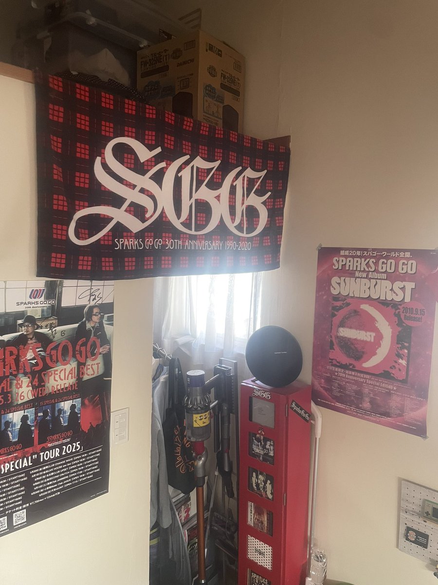 PONSGG0815's tweet photo. 特典のポスターてっきりフライヤーサイズだろうと思ってたらがっつりポスターだった。嬉〜
20周年サンバーストポスターからもう15年。時間速度早過ぎてこわい。
#sggjp
#SPARKSGOGO
#35special https://t.co/xMJTeBjRMJ