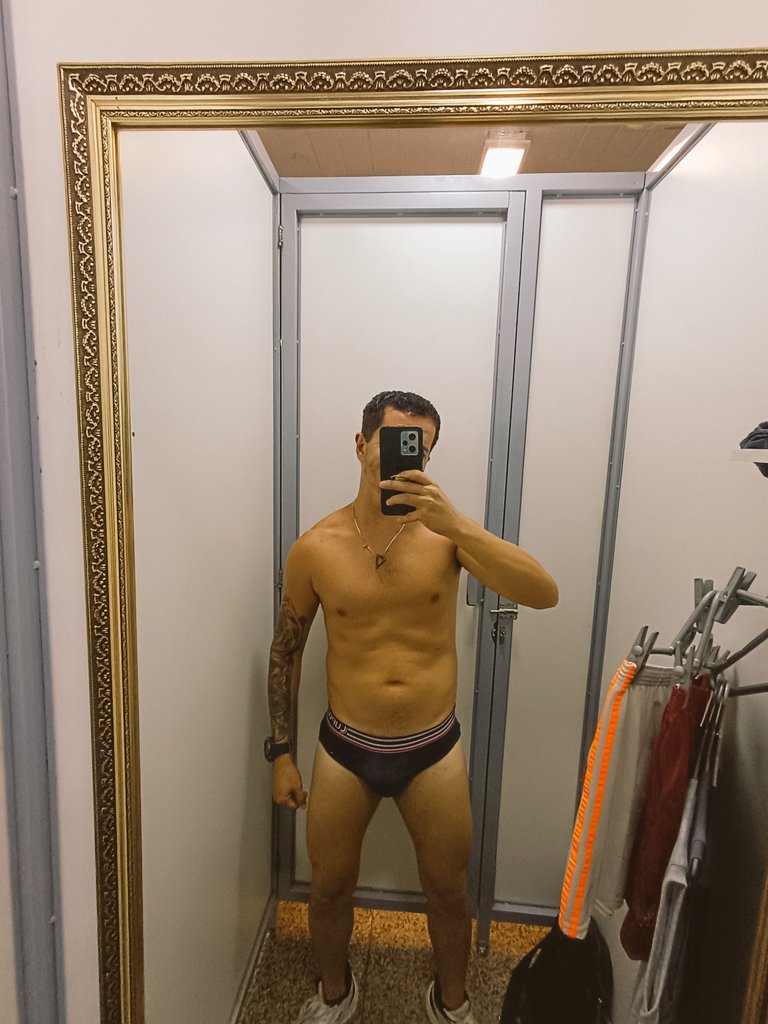 matt_br40's tweet photo. fui comprar uma roupa e não resisti.....
#cueca #roludos #putos #rolagrossa https://t.co/ESDOKfKzXn