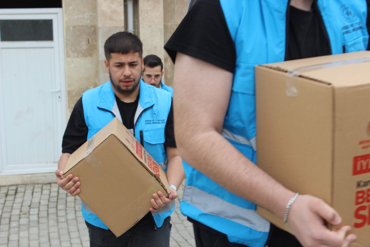 İyilik Haftası kapsamında öğrencilerimiz özveriyle hazırladıkları Ramazan kolilerini ihtiyaç sahibi ailelere ulaştırıyor.💫

📍İbn-i Rüşd Yurdu

#GSBYurtları