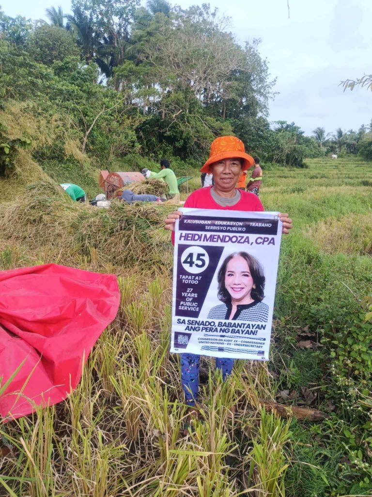 HeidiMendoza45's tweet photo. Sa gitna ng bukid
Mensahe ay tumatawid
Nagdadala ng pag-asa
Sa mga katulad nila!
Salamat po! 💜🇵🇭

#45HeidiMendoza 
#FormerCOACommissioner https://t.co/o11GTkC4IP