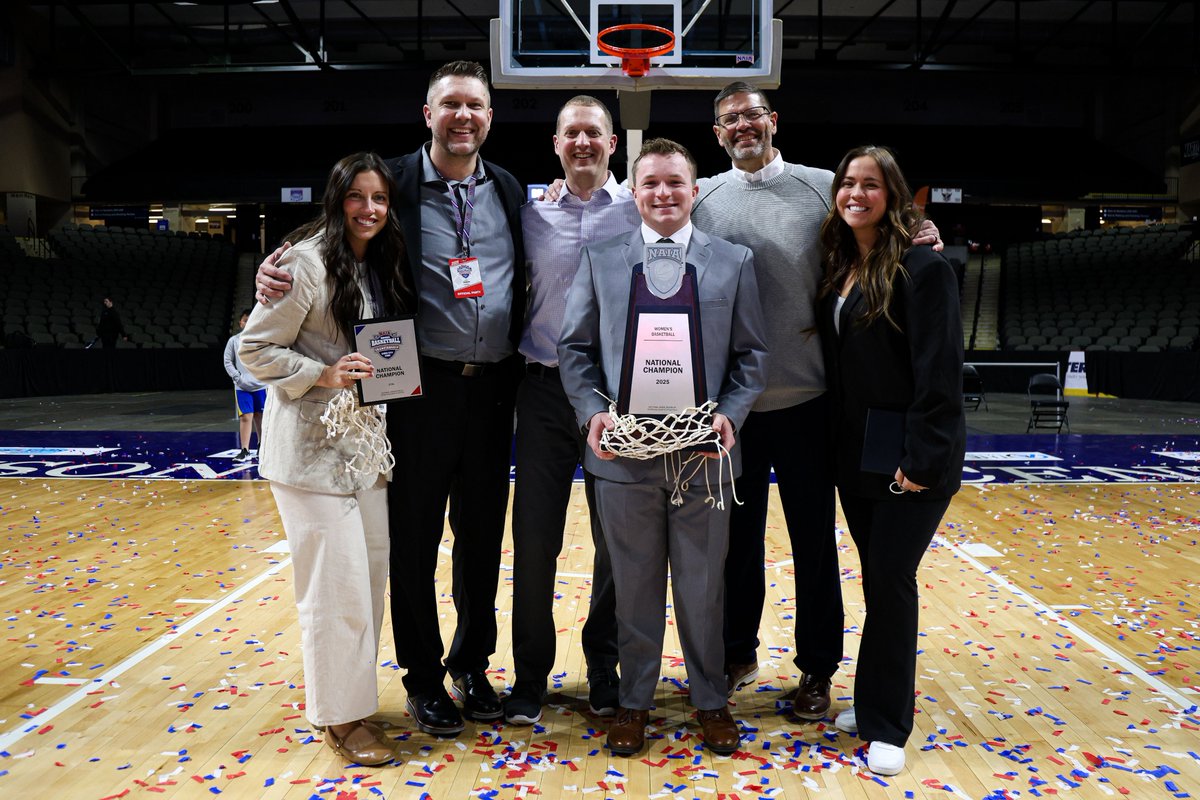 🏀📸PHOTOS | WOMEN'S BASKETBALL
#1 <a href="/DordtWBB/">Dordt University Women's Basketball</a> NAIA Championship
back-to-back feels so good!!!
#NAIAWBB
