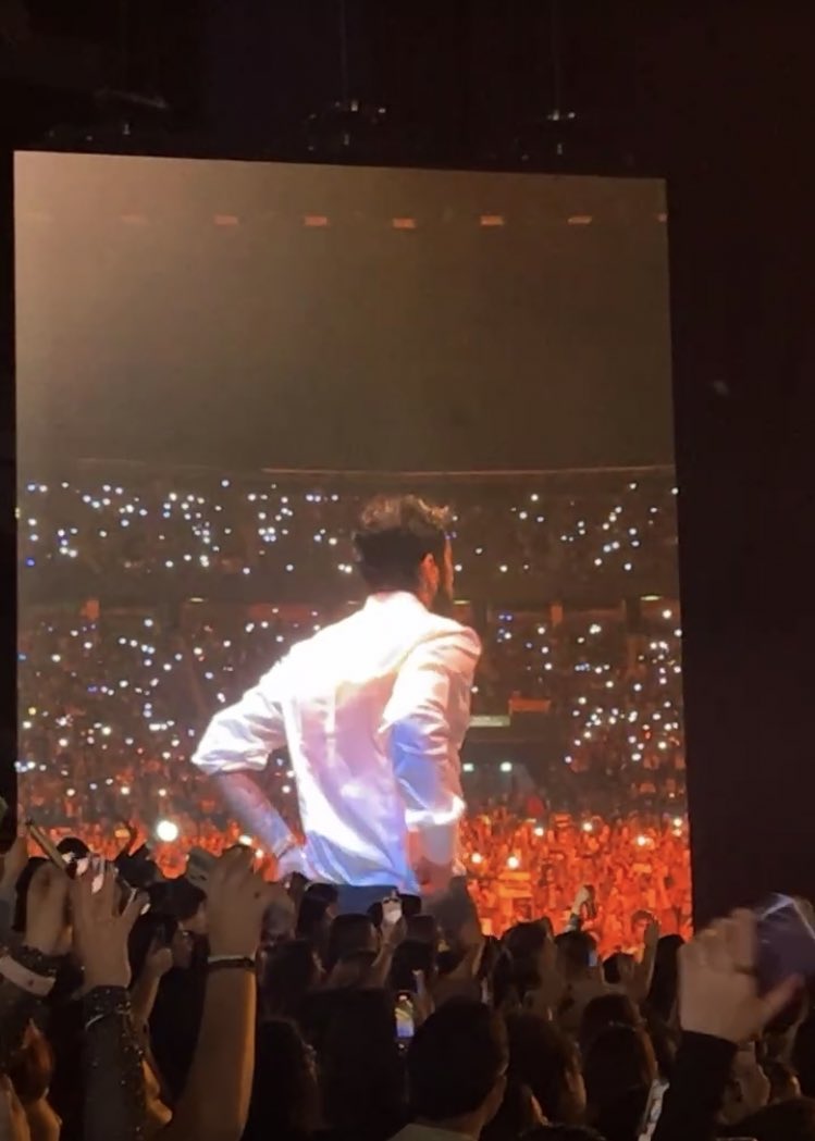 flowersxzjm's tweet photo. This is history, March 25th will always be Zayn's day. I'm so proud of him. Zayn Malik, you'll always be famous https://t.co/VkDWl8lYto