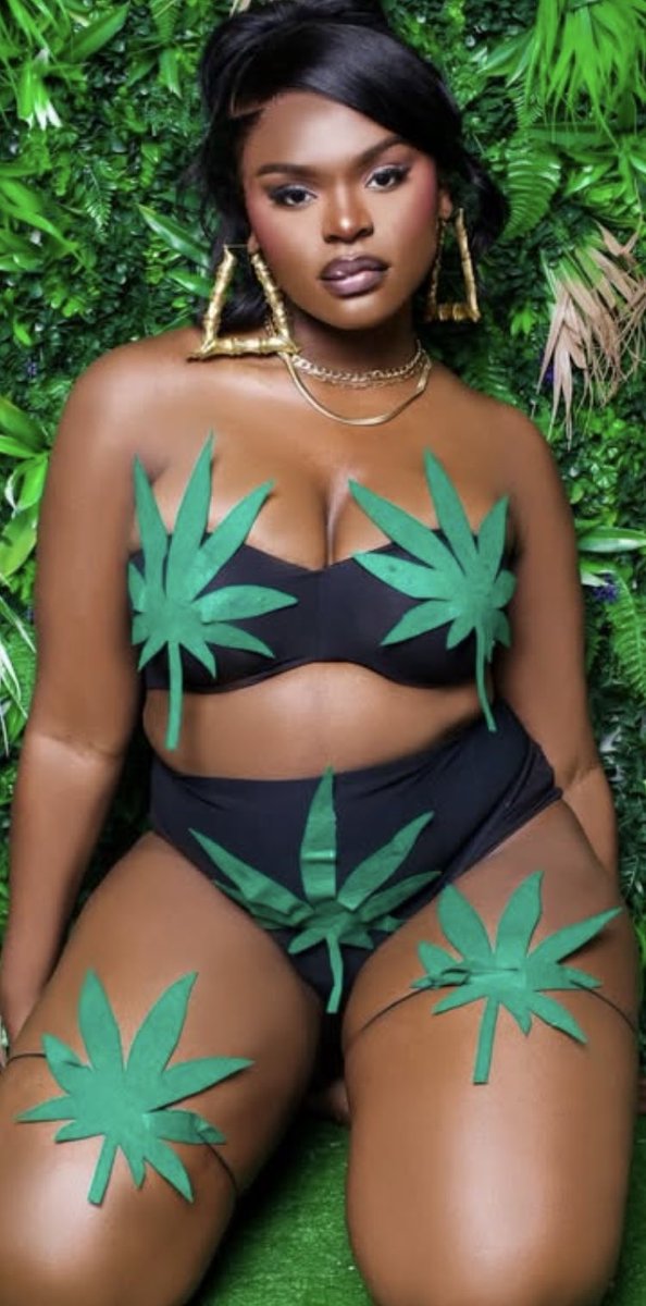 #CelebzPOPPN ™️
Okkkkay🔻SCARLIP . .  Turning UP her SEXY . . over here !!!!! 💕
