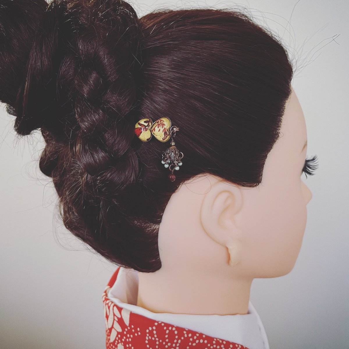 TAMARUSAN_en's tweet image. Restocked! Hairpin with red floral heart-shaped resin parts is back! 🌸❤️ A lovely yet elegant design, perfect for everyday wear or special outings. Limited stock available—get yours now! ✨ #Hairpin #Restocked #HeartShape #FloralDesign #HandmadeAccessories #RedAccessories