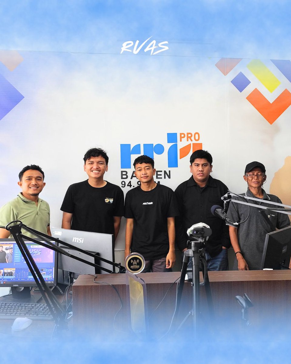 rvasmusik's tweet photo. #RVASjalanmampir singgah di RRI Banten, Kota Serang! 🏙️ ✨

Seru banget bisa berbagi cerita dan musik! Terima kasih untuk sambutan hangatnya. 

Sampai jumpa di perjalanan berikutnya! 🚀🎶

#RVAS #RuasBersuara #JalanMampir #RRIBanten https://t.co/hn3znqjOKh