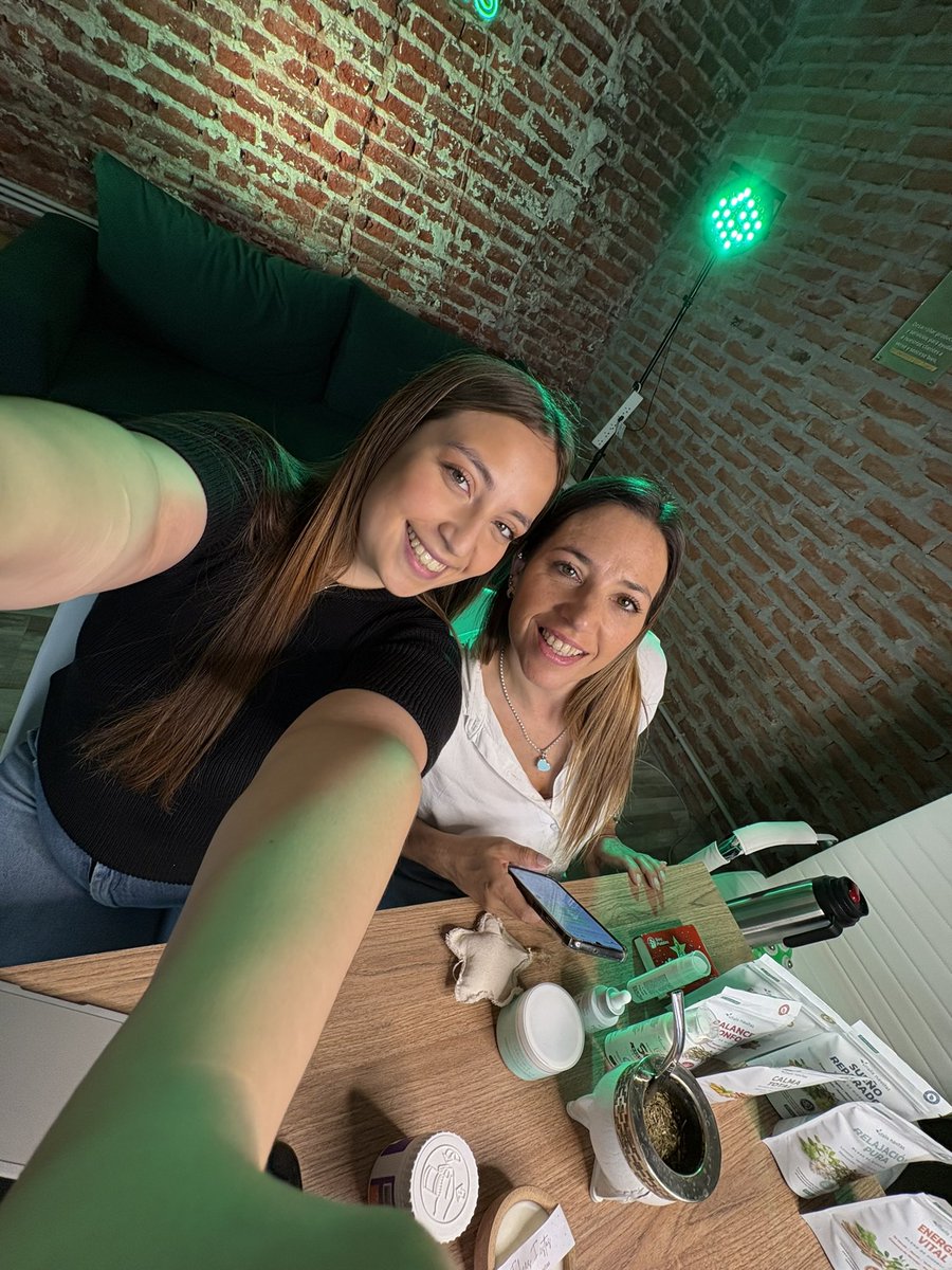 DaughterofgodRo's tweet photo. Qué bueno que te tengo, Dios. ❤️ 

Y también, gracias por el regalo de estas hermosas chicas
(Perdóname Verni, en este celu no tengo las fotos con vos, pongo a la ofi 3 🔥) https://t.co/RjYI3olsu1