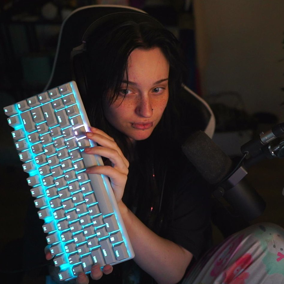 Sleepy stream with <a href="/Alienware/">ALIENWARE</a> LETS HANG OUT
twitch.tv/nihachu