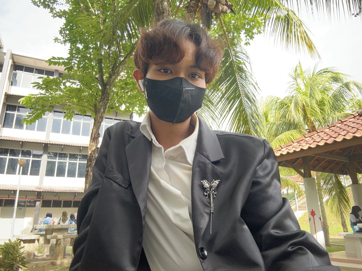 UserisSlayingIt's tweet photo. Kinda miss my chocolate hair era https://t.co/MbDZsNdvQ5