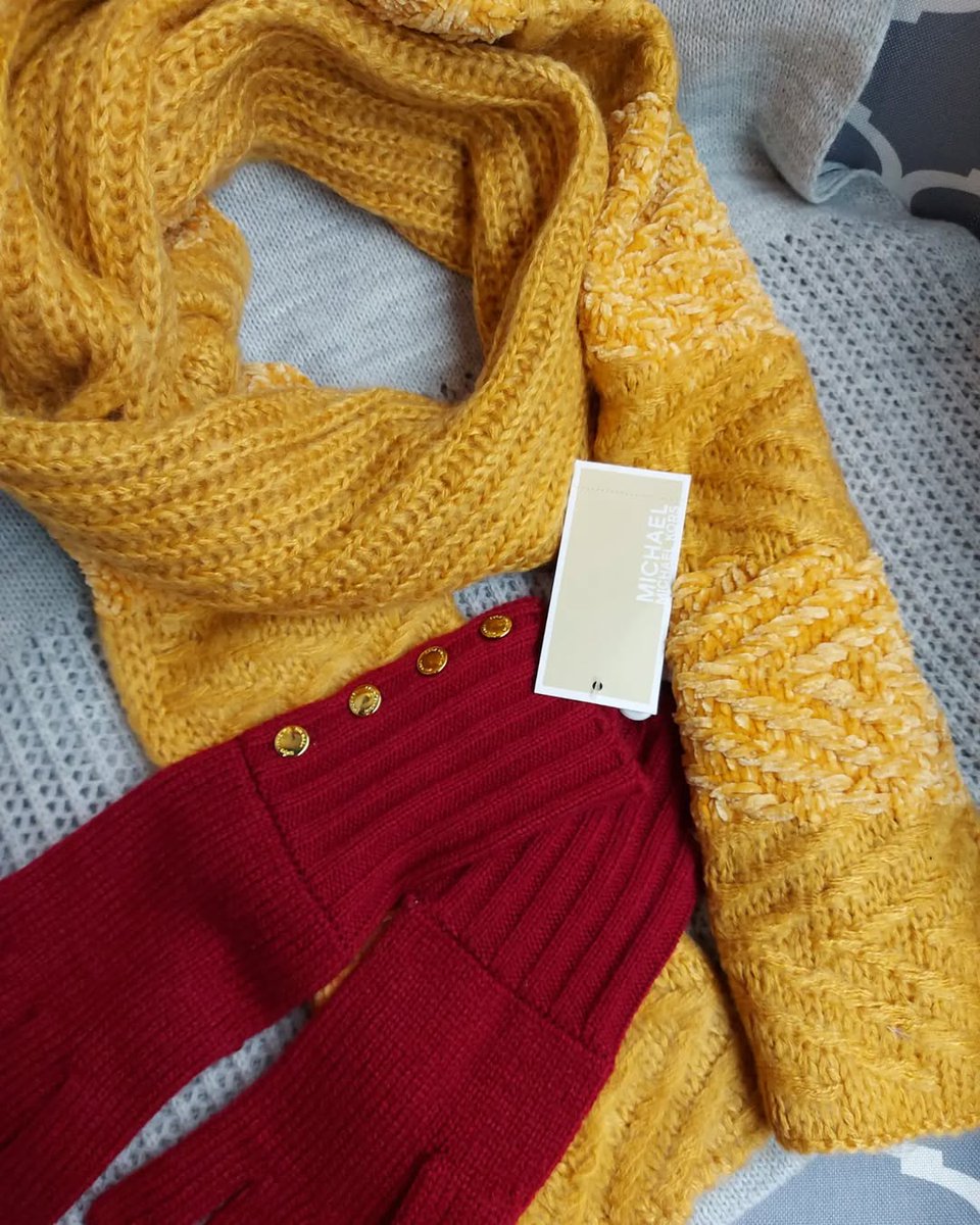 Waterfront_KE's tweet image. Cold days call for cozy layers! Nothing beats a soft scarf, warm gloves, and a snug beanie to keep you comfy all season. ❄️🧣🧤
@@kalaapparelke 
 #ColdWeatherEssentials #scarfglovesbeanie #knitscarf #Scarfs #Calvinklein #Leathergloves #Laurenralphlaurengloves #Michaelkorsgloves