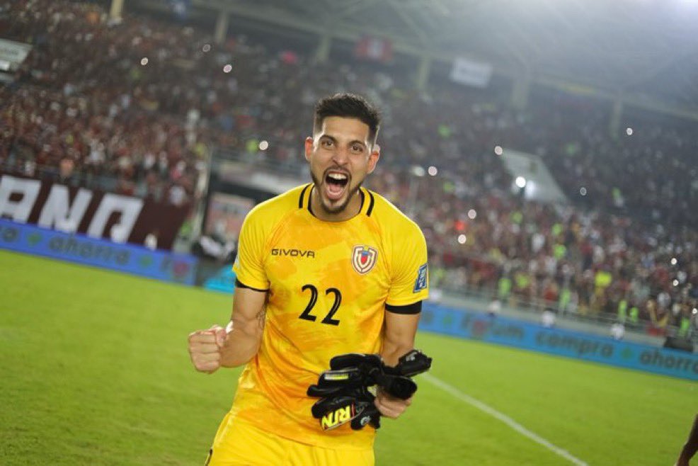 ¡IMBATIBLE ROMO!🚫🧤

Rafa es uno de los responsables de que la Vinotinto esté en repechaje. 

📊Más arcos en CERO en toda la historia de la <a href="/SeleVinotinto/">La Vinotinto</a>:

20 Renny Vega
 12 Wuilker Fariñez
 11  RAFAEL ROMO 🔥🆕
 10 Gilberto Angelucci
  8  Leo Morales
 
🎰<a href="/Betsamerica007_/">Betsamerica007</a>