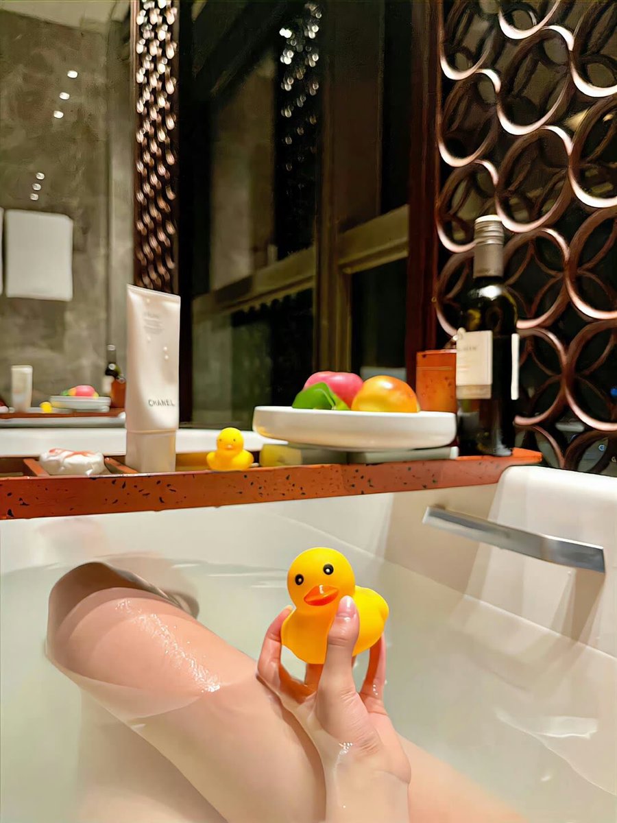 找附近帅气素质器大活好的夫妻玩交换，老婆可以接受女女。单男要会调情的