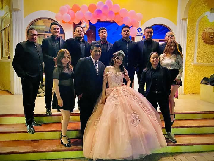 PeterMarfan's tweet photo. RBS, XV años Michelle. Pachuca de Soto, Hgo. https://t.co/Tqn2vQ8FSw