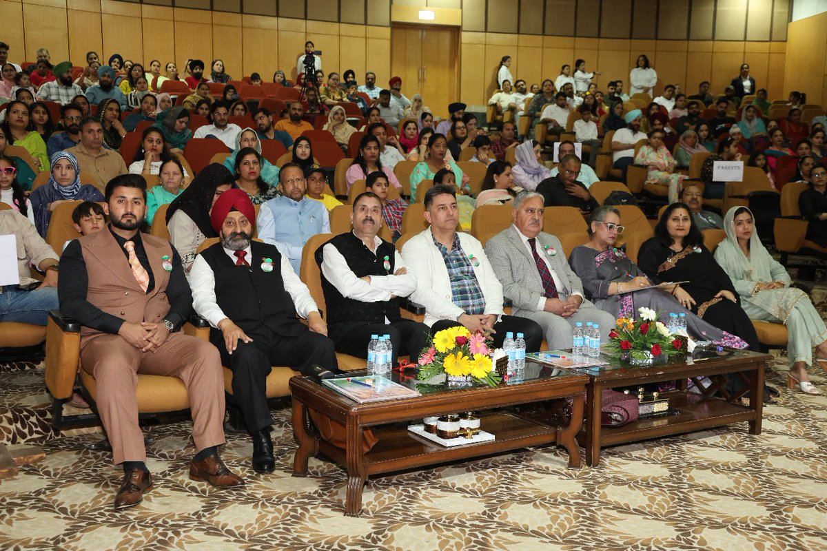 AimaashokAima's tweet photo. Chief guest on Annual Day function of International Doon School-Jammu https://t.co/mVBqQysRY0