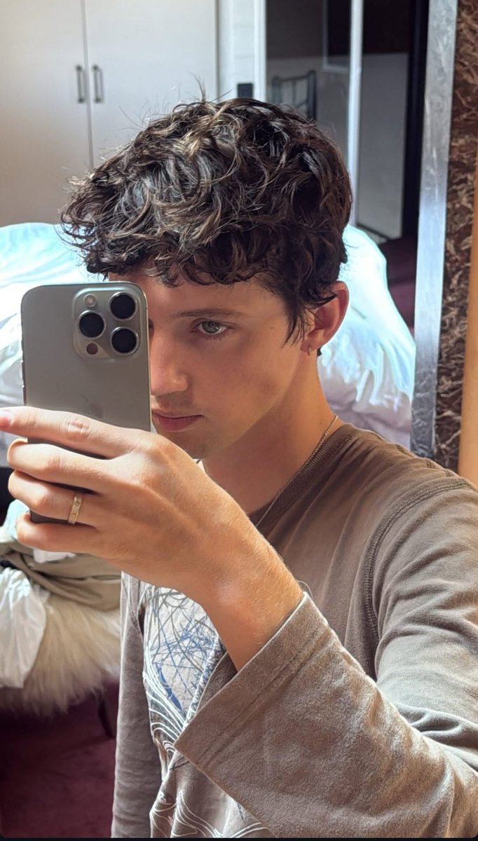 TroyeSivanMX's tweet photo. Actualización de Troye en Instagram✨️ https://t.co/6wPzoi15Qv