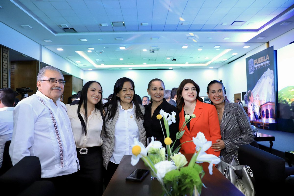 Lira_Yadira's tweet photo. 🌟 Puebla se va a poner de moda con acciones concretas.

📢 El gobernador @armentapuebla_ nos invita a #PensarEnGrande y proyectar a Puebla al mundo.

📅 Con los “Eventos Por Amor a Puebla 2025”, impulsamos economía 💰, turismo 🏕️ y cultura 🎭. #PorAmorAPuebla ❤️🙌 https://t.co/rlapVVPlFf