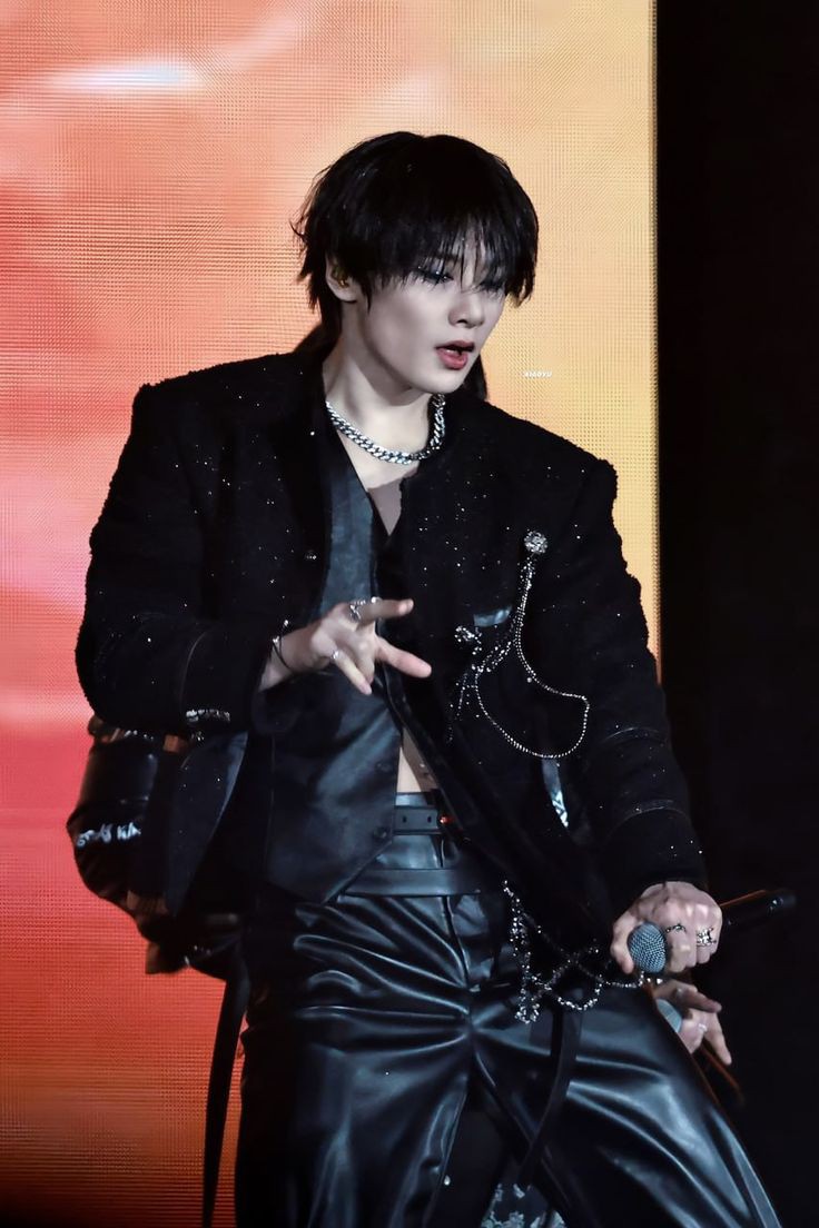 Quony_3's tweet photo. Hilo completamente necesario de Jeongin usando Chokers. https://t.co/owxA1uGcsi