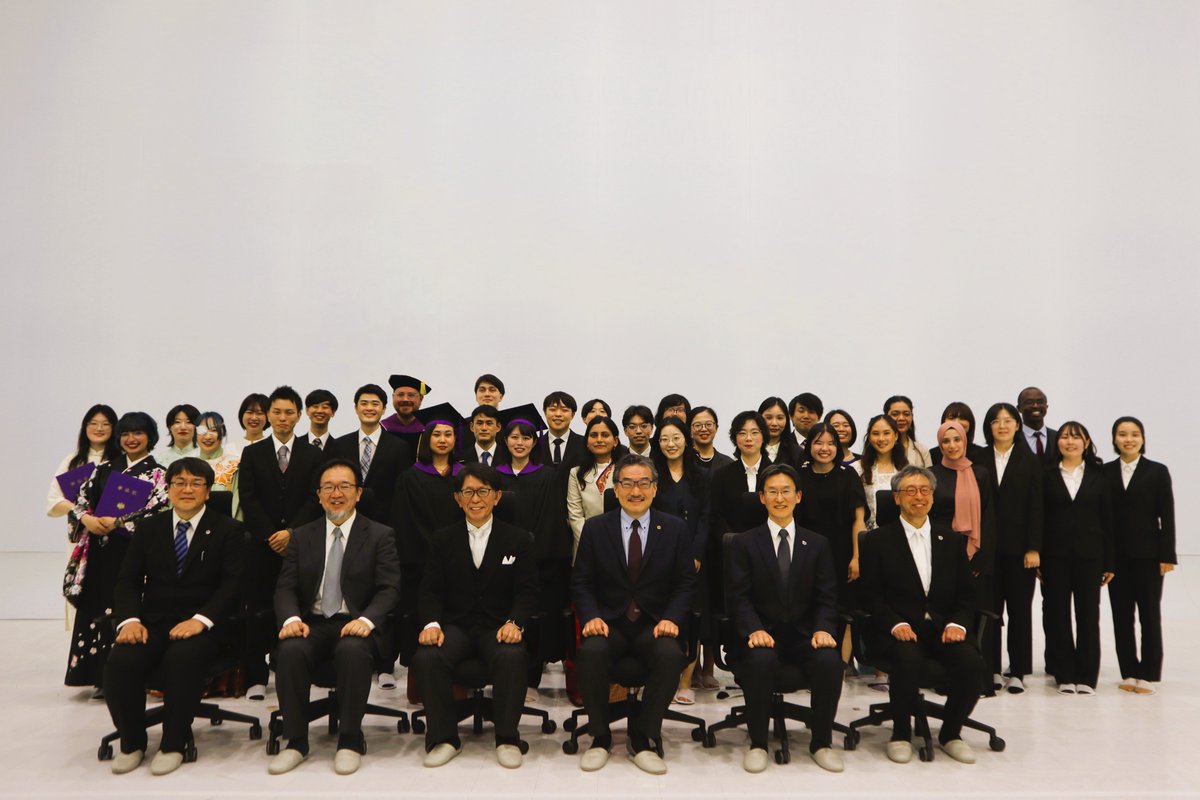 humanics_phd's tweet photo. 3/25に学位記授与式が行われ、ヒューマニクス学位プログラムから3名が博士号を授与されまた/Commencement Ceremony was held on March 25. Three Humanics students received their PhD degrees. https://t.co/2uCGQiyRKK