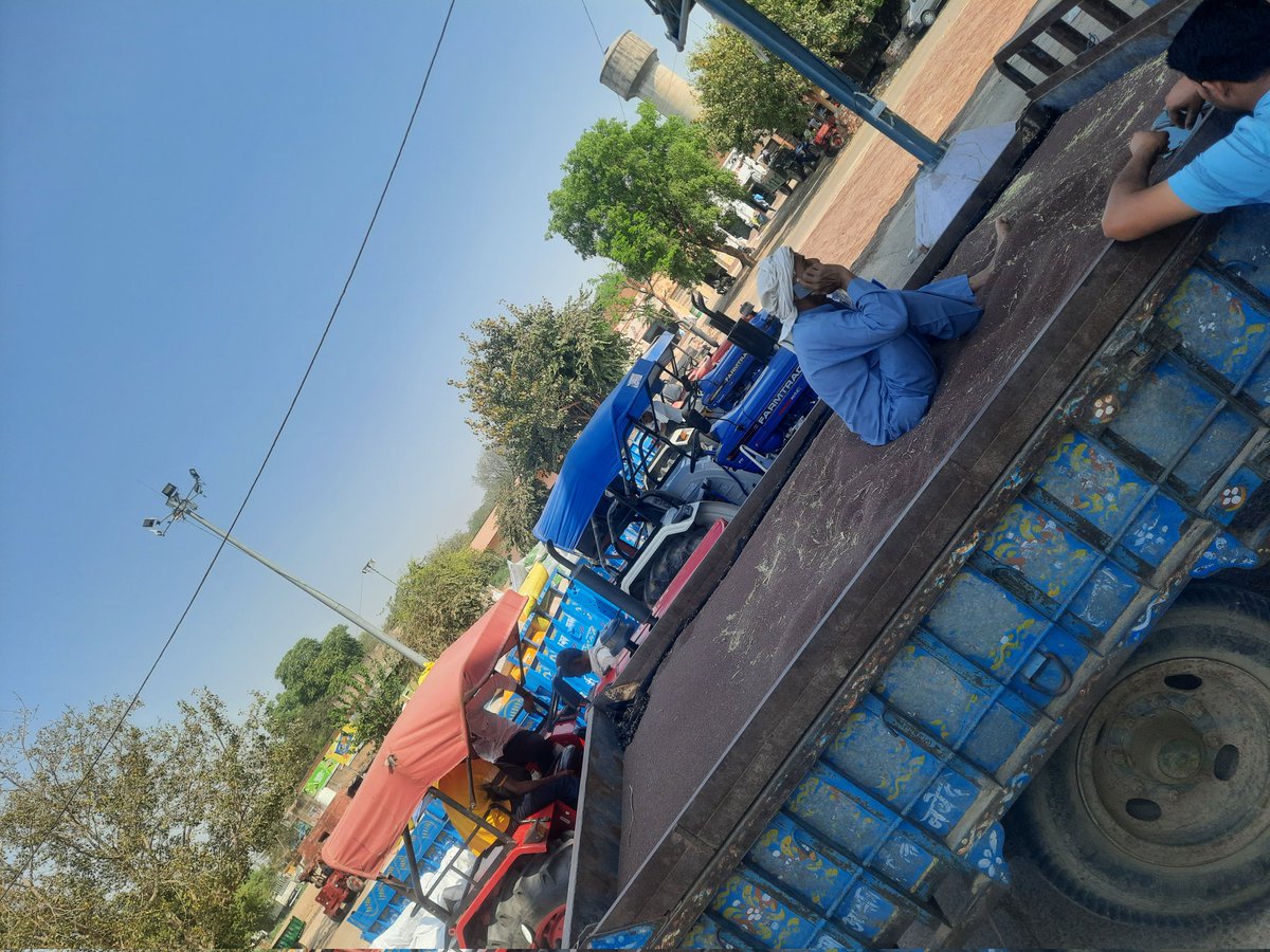 realrafiq's tweet photo. @cmohry tauru anaj mandi m 10:30 
Time k baad bhi adhikariro ki laparwahi s sarso ki sarkari kharid tol suru nhi ho pai h kirpya samdhan kare 9050112191 https://t.co/WIuiBwYrcQ