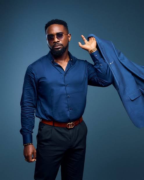 Page_adventure's tweet photo. "I love love, you know. But I'm not a billionaire, I'm not going to buy a building just to get a number...
#Uzor #Arukwe #quotes #wordsonmarble #Nollywood #actor #odogwu #famecliffblog https://t.co/aq8ZDvgoL7