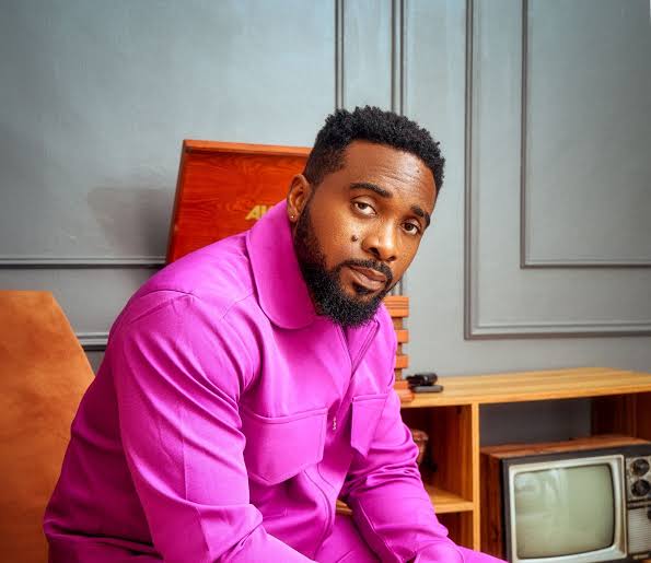 Page_adventure's tweet photo. "I love love, you know. But I'm not a billionaire, I'm not going to buy a building just to get a number...
#Uzor #Arukwe #quotes #wordsonmarble #Nollywood #actor #odogwu #famecliffblog https://t.co/aq8ZDvgoL7