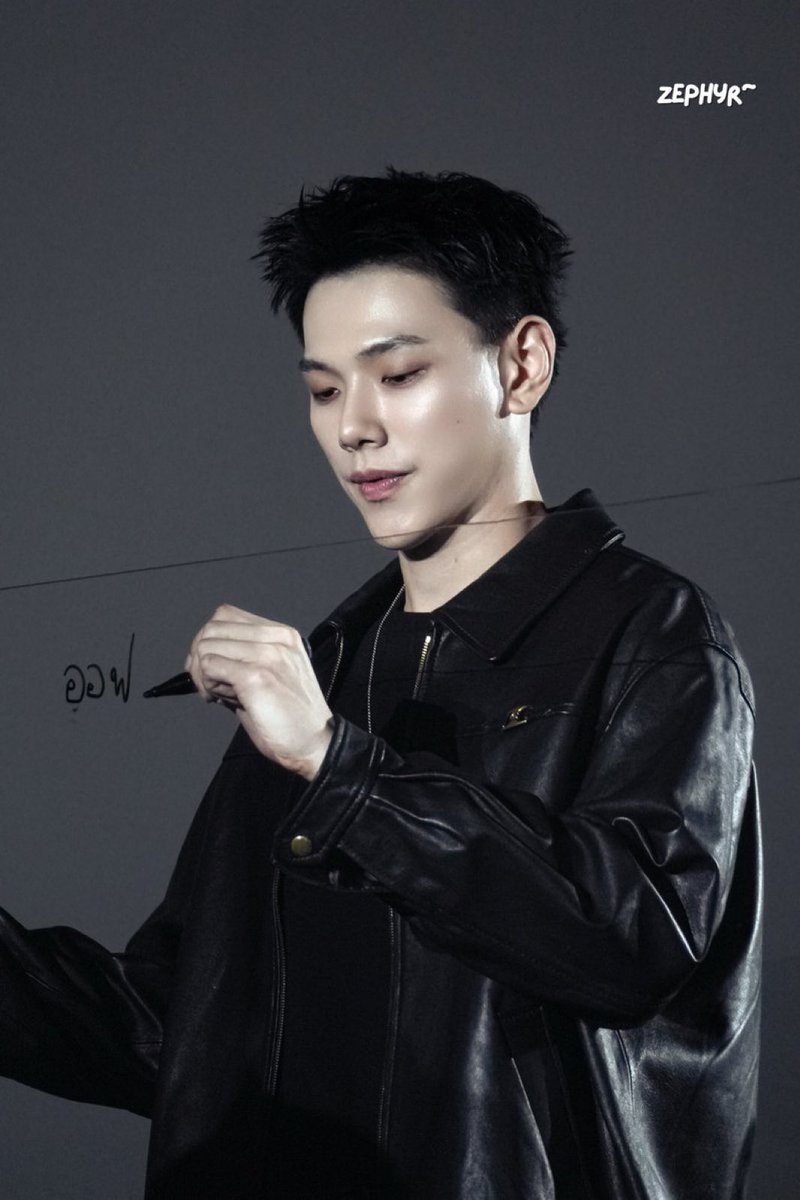 *เม้ม* ภาพนิ่งพี่อู๋หล่อเสมอ ห้ามขยับ