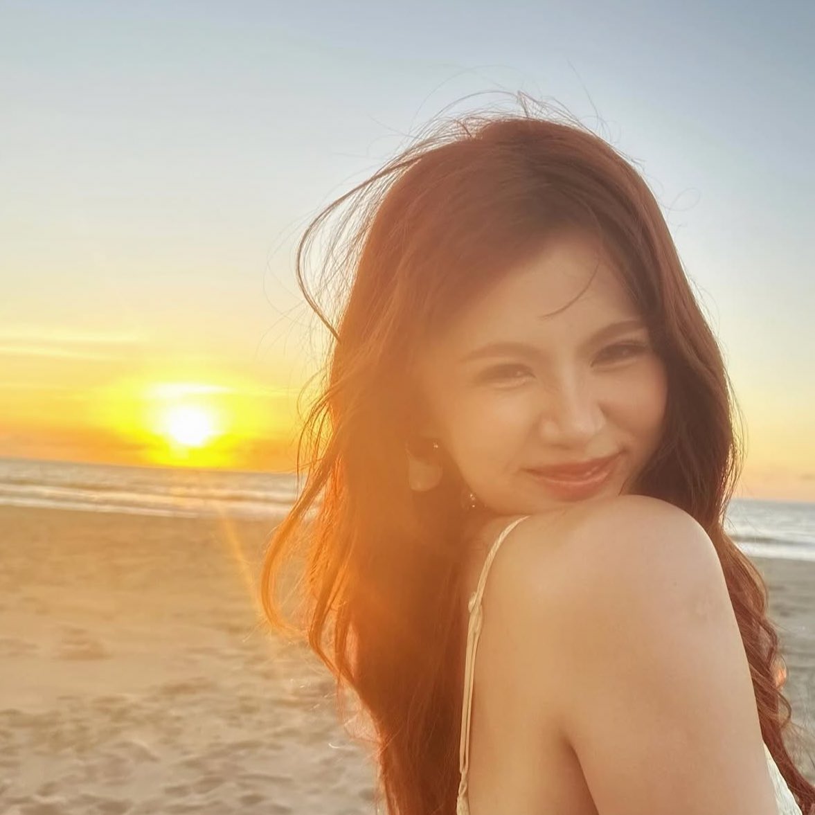 yvesincerity's tweet image. she’s very dilaw coded