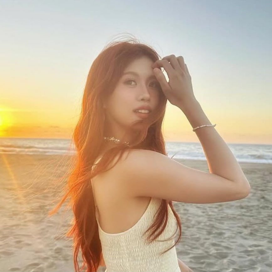 yvesincerity's tweet image. she’s very dilaw coded