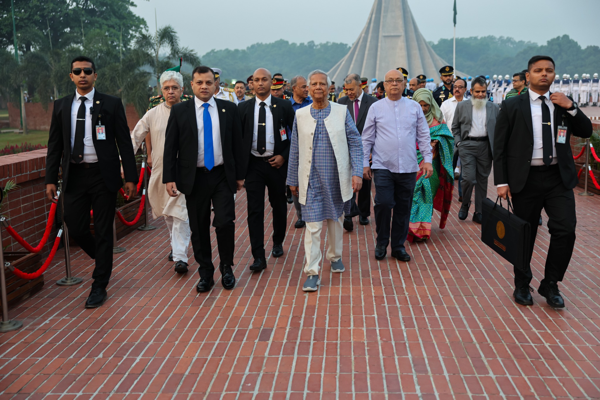 স্মৃতিসৌধে রাষ্ট্রপতি ও প্রধান উপদেষ্টার শ্রদ্ধা