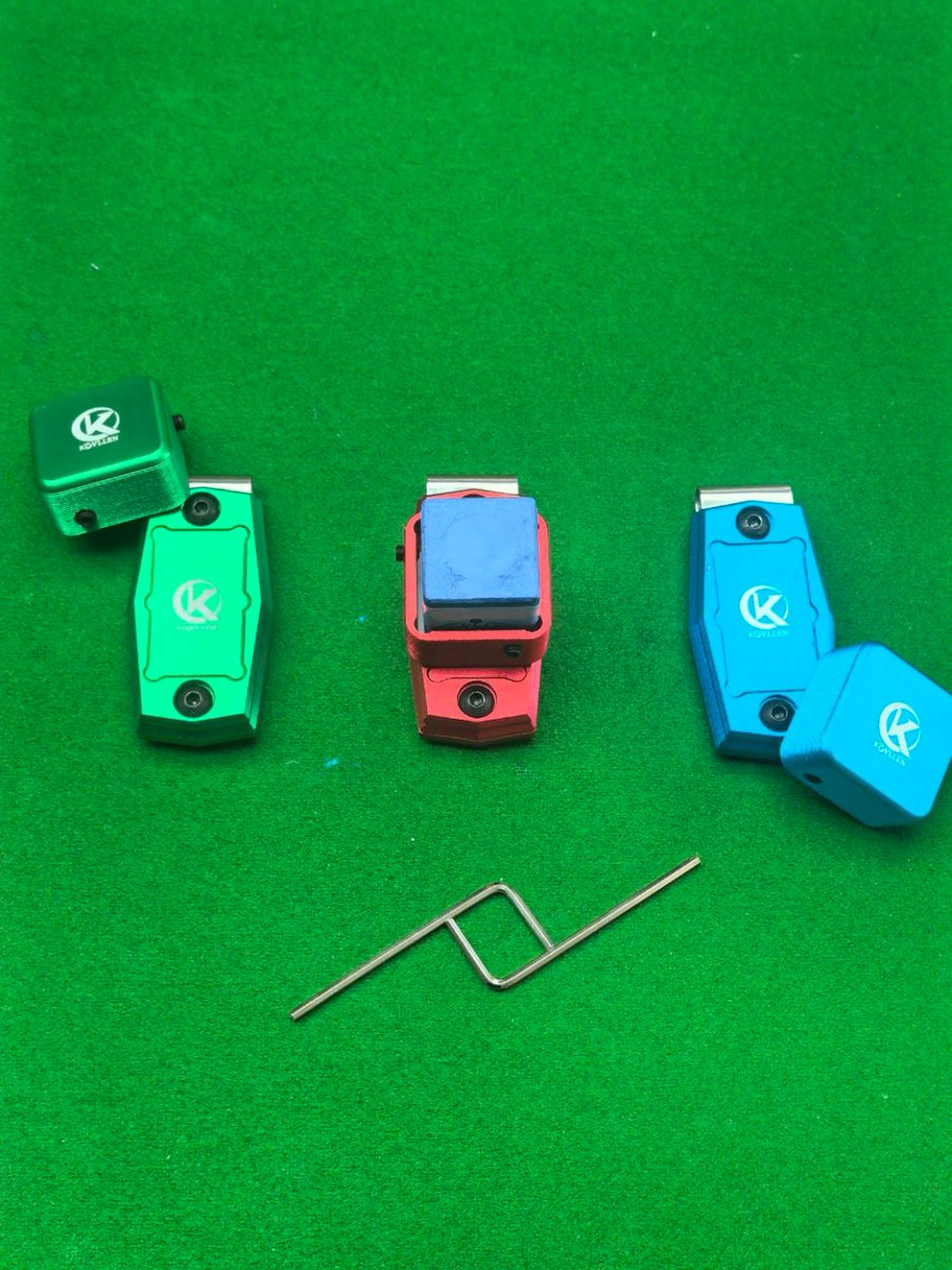 KonllenJ86968's tweet image. KONLLEN KL-Magnetic-Chalk ホルダーは、丈夫で耐摩耗性に優れた高品質の金属素材で巧みに作られています。精密鍛造技術で形成され、エッジは丸みを帯び、滑らかで、完璧です。細部まで磨き上げられ、精巧な職人技が高品質を保証し、ビリヤード体験をしっかりと後押しします
#konllen#chalkholder