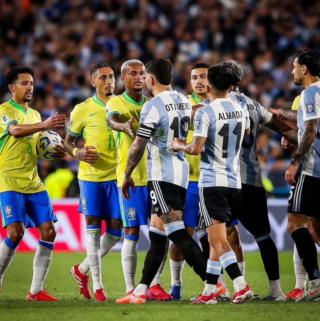Jugadores de Argentina celebrando la victoria ante Brasil