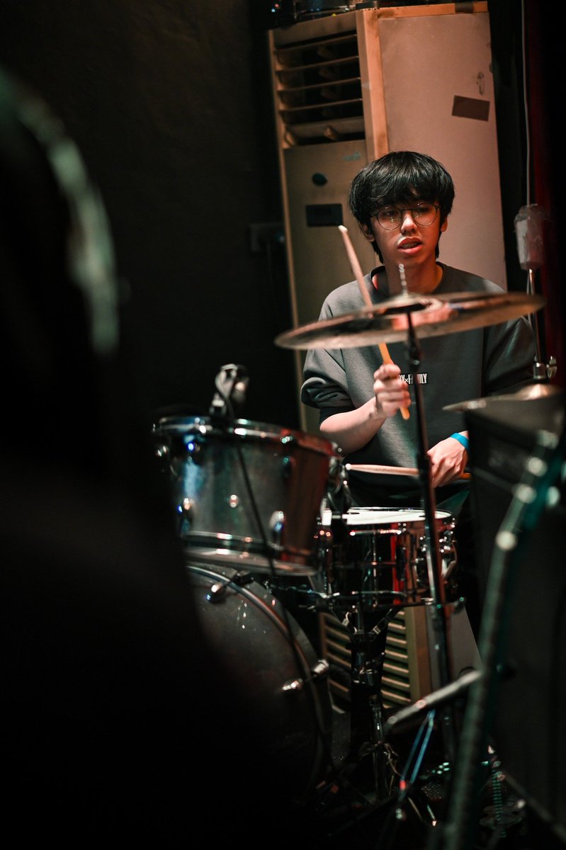 Paralyze003's tweet photo. Played for one of the next-generation J-Rock bands here in the PH, Houkago Rock Time 放課後, at Jrock Night IV by WHRVR Recording

Photo by McJener: https://t.co/E83jqfmBGb https://t.co/J4qIQu6gVA