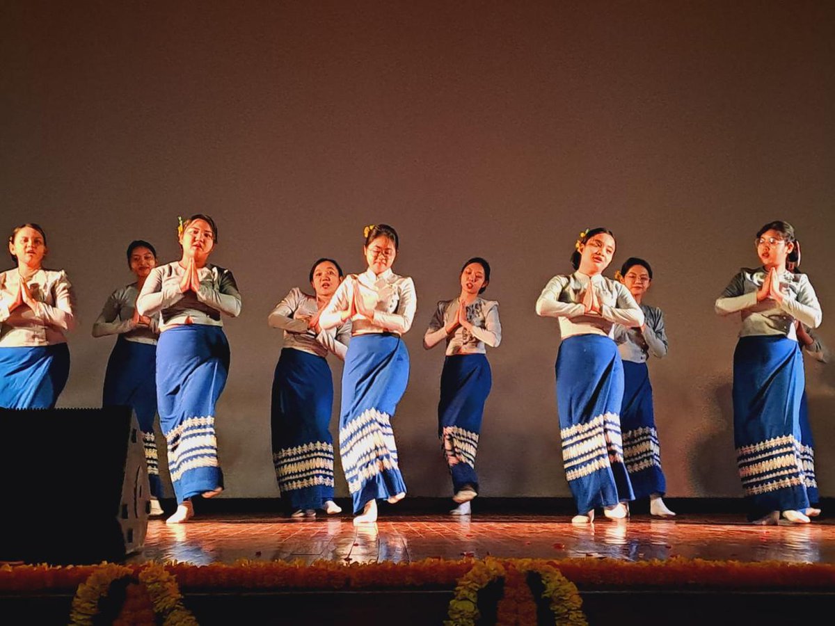 SSIFS_MEA's tweet photo. The Lec dem was conducted by Odissi dancer Smt. Shagun Butani and her troupe. The evening witnessed a beautiful cultural exchange through performances by three groups of trainee diplomats from Myanmar 🇲🇲, Democratic Republic of Congo 🇨🇩, &amp; India 🇮🇳, undergoing training at SSIFS. https://t.co/8geSAcNAm7