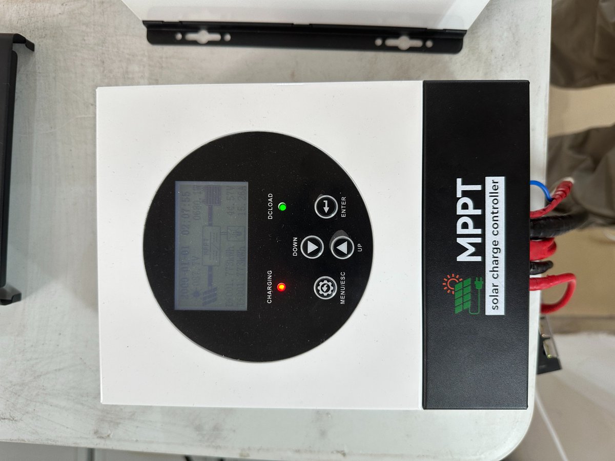 foshanyingke's tweet photo. YingKe solar charge controller and Pure Sine Wave Inverter #mppt #solar #solarchargecontroller #Inverter #YingKe #PureSineWave #1KW #2KW #3KW #60A #80A #120A #7KW #6KW #30A #China #Foshan https://t.co/ofmvMpsCCe