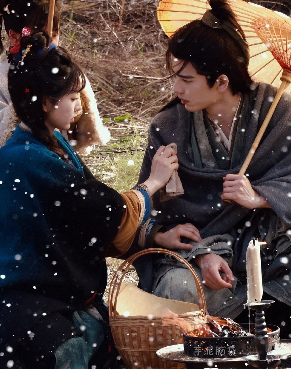 Lignhe's tweet photo. 1001 ways to rizz your crush: just pretend to be hurt and let her take care of you like a baby. Works every time. 🤧 https://t.co/lSKZ9NTXi8
