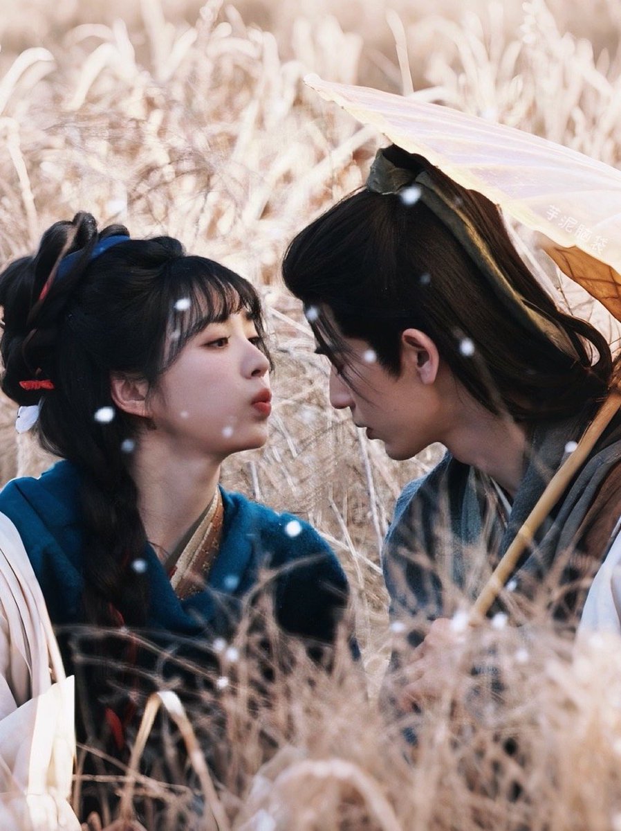 Lignhe's tweet photo. 1001 ways to rizz your crush: just pretend to be hurt and let her take care of you like a baby. Works every time. 🤧 https://t.co/lSKZ9NTXi8
